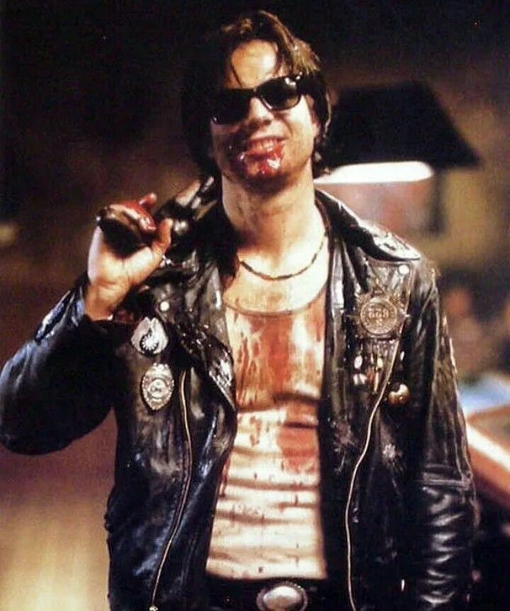 Near dark. Билл Пэкстон почти стемнело.