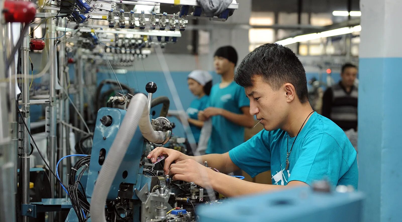 Предприятия киргизии. Молочный завод кыргызстана. Предприятия киргизии. Перерабатывающие предприятия кыргызстана. Цементный завод в кыргызстане.