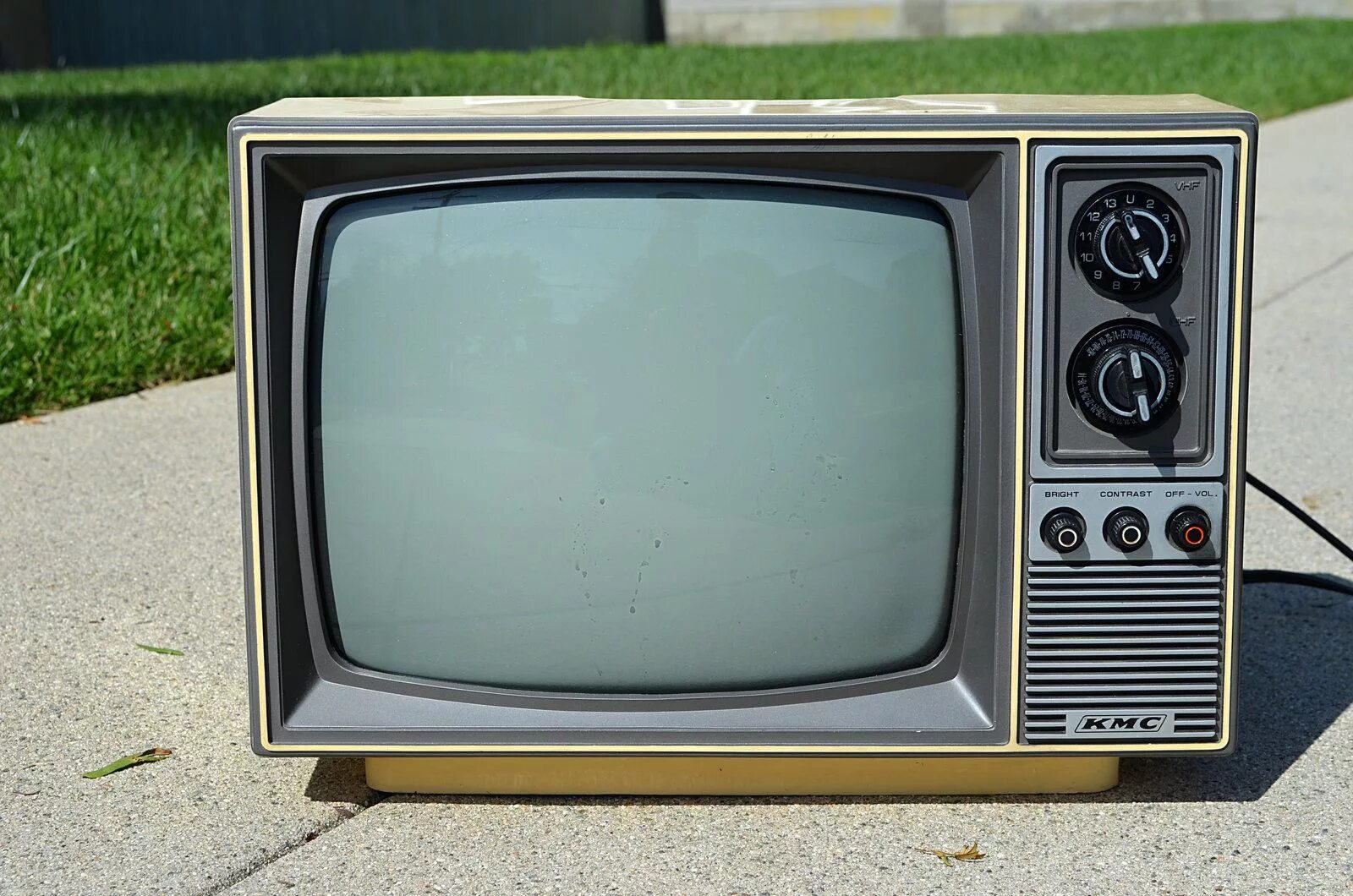 Tv old 2. Старый телевизор. Старинный телевизор. Ретро телевизор. Ламповые телевизоры.