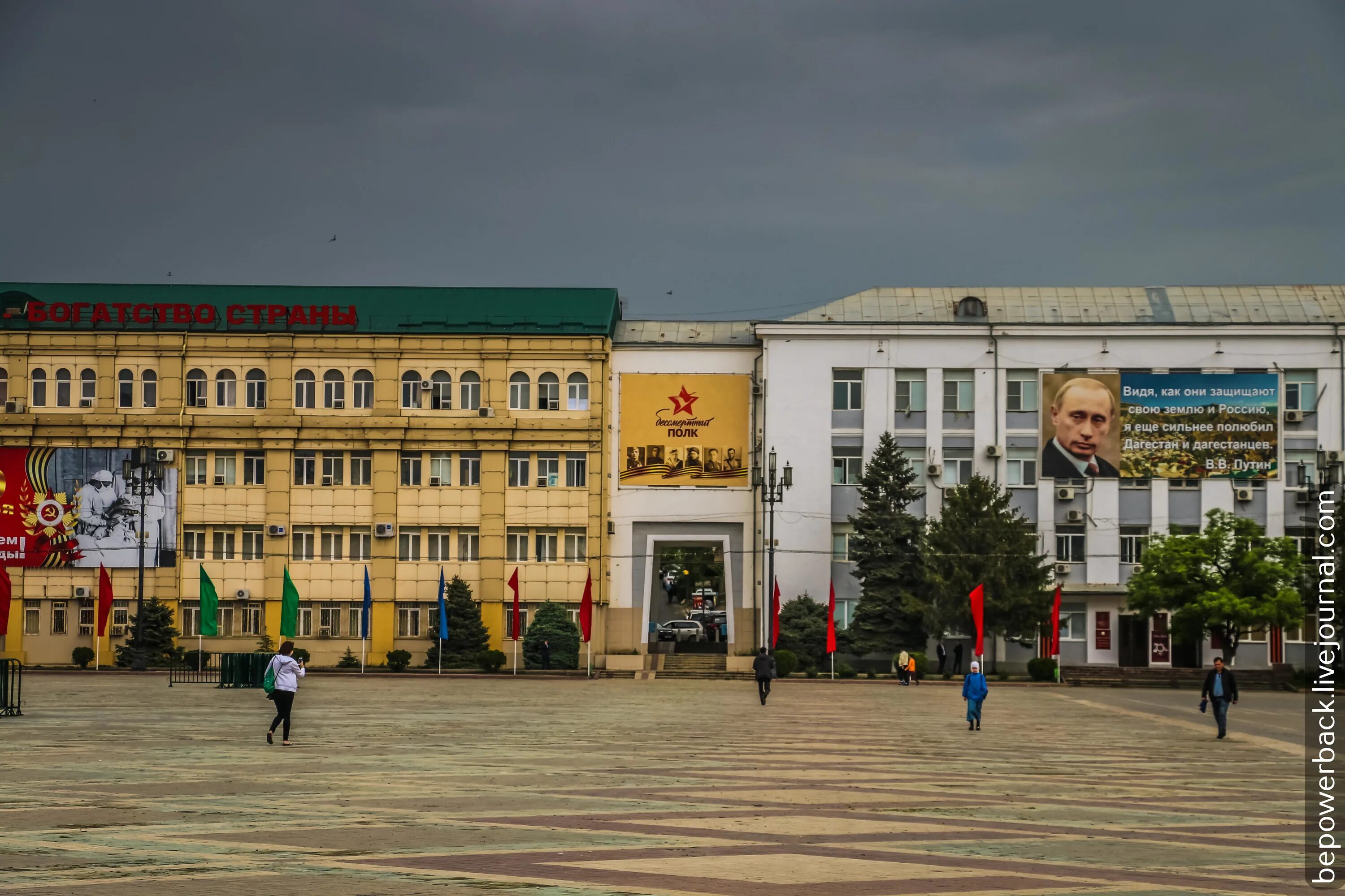 Махачкала окрестностях. Махачкала площадь Ленина 1. Памятник Махачу Дахадаеву в Махачкале. Площадь Ленина (Махачкала) Махачкала. Махачкала СССР.