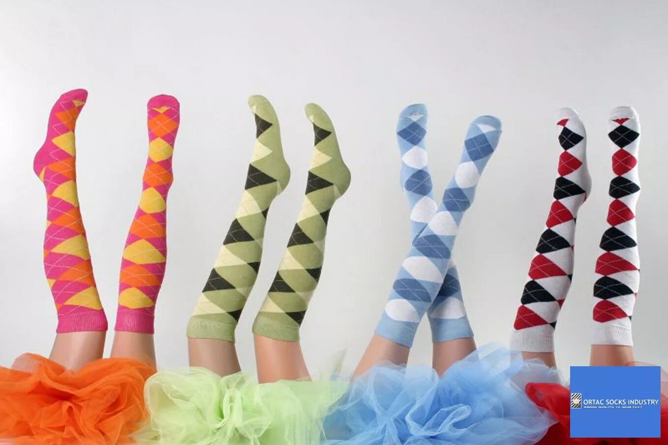 Stocking fist. Stocking fist. перчатка сжатая в кулак. антирасизм рисунок. Stocking fist.