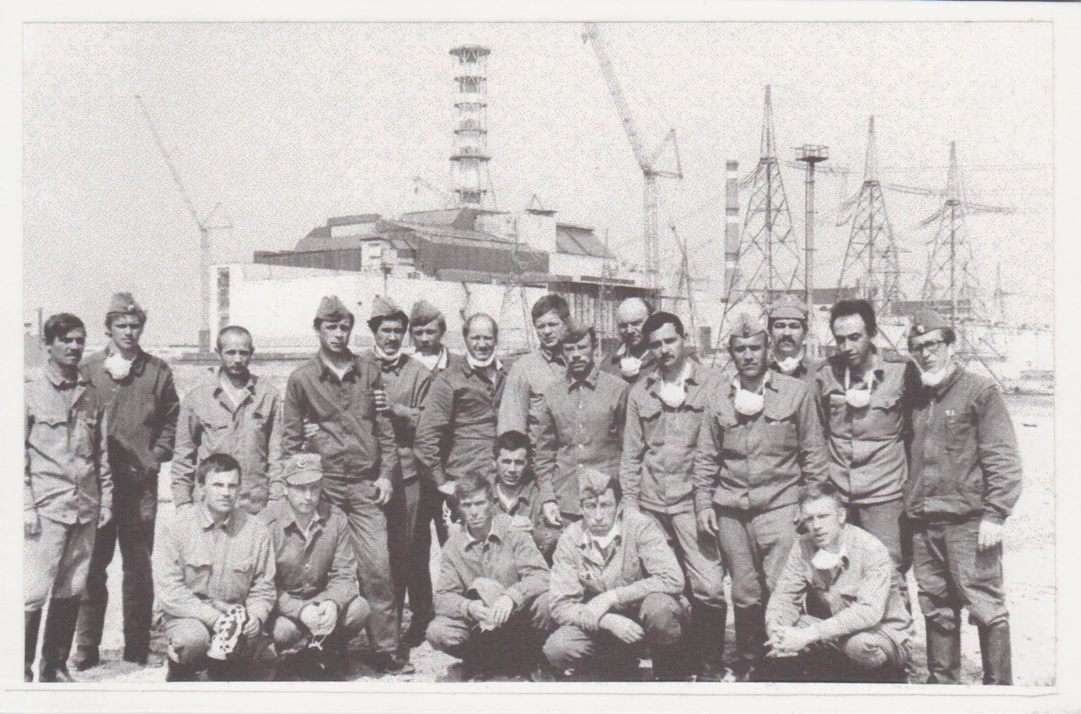 Ликвидаторы чернобыля. Защитный костюм ликвидаторов чаэс. Ликвидаторы чернобыля. Аэс чернобыль ликвидаторы. Ликвидаторы чаэс чернобыль.