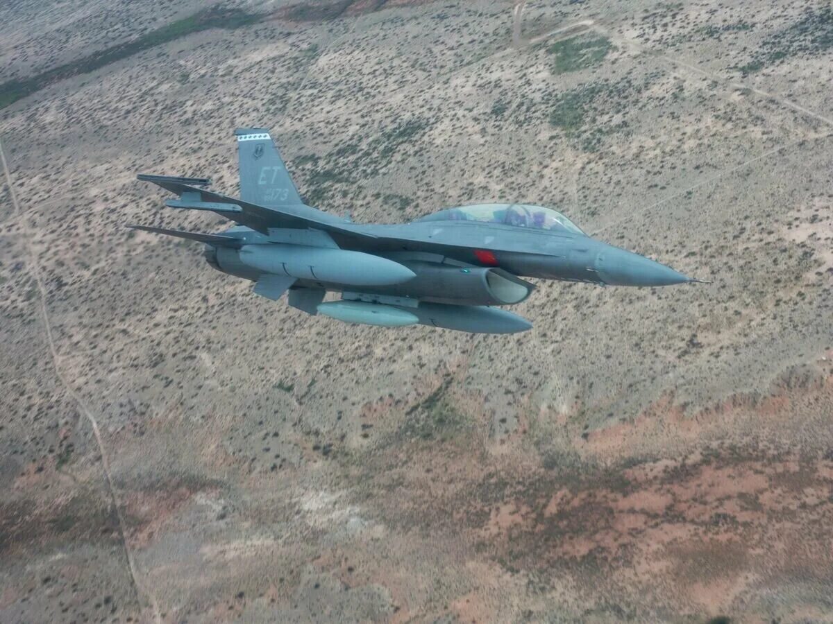 Истребители сейчас. Истребители f-16 ВВС США. Истребитель ф16 ВВС Турции. F-16 Turkey Air Force. F-16 ВВС Венесуэлы.