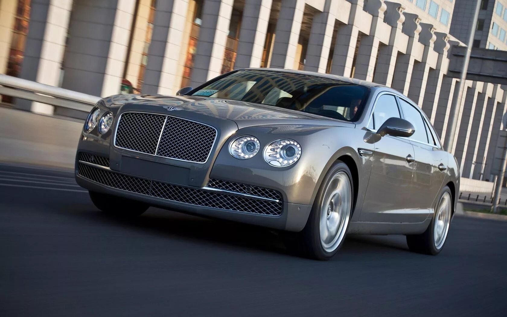 Бентли Континенталь 2023. Bentley Flying Spur 2014. Bentley Flying Spur 2013. Бентли Континенталь Флаинг Спур.