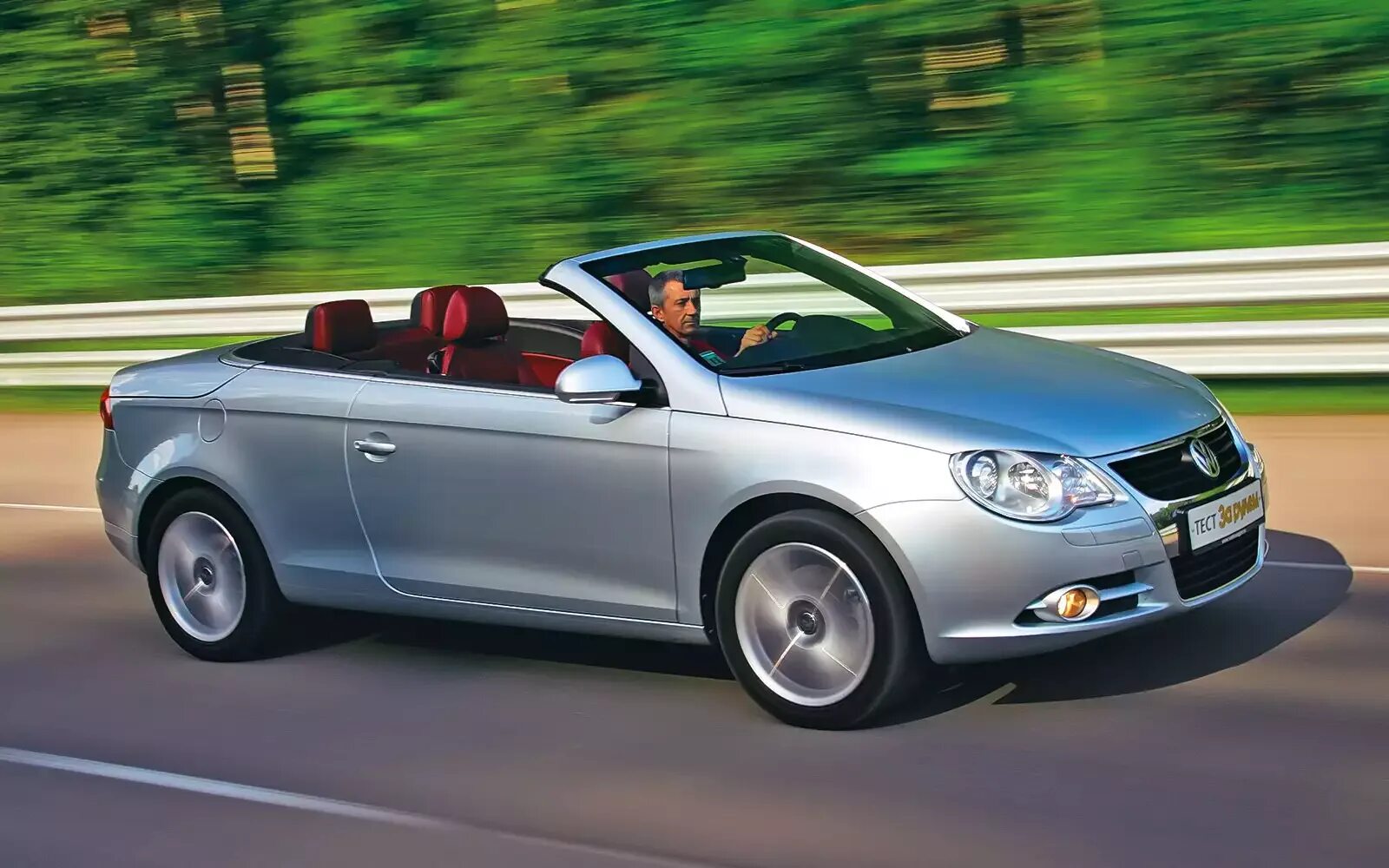 Фольксваген ЭОС кабриолет. Фольксваген EOS кабриолет 2012 с крышей. Volkswagen EOS Cabrio с крышей.