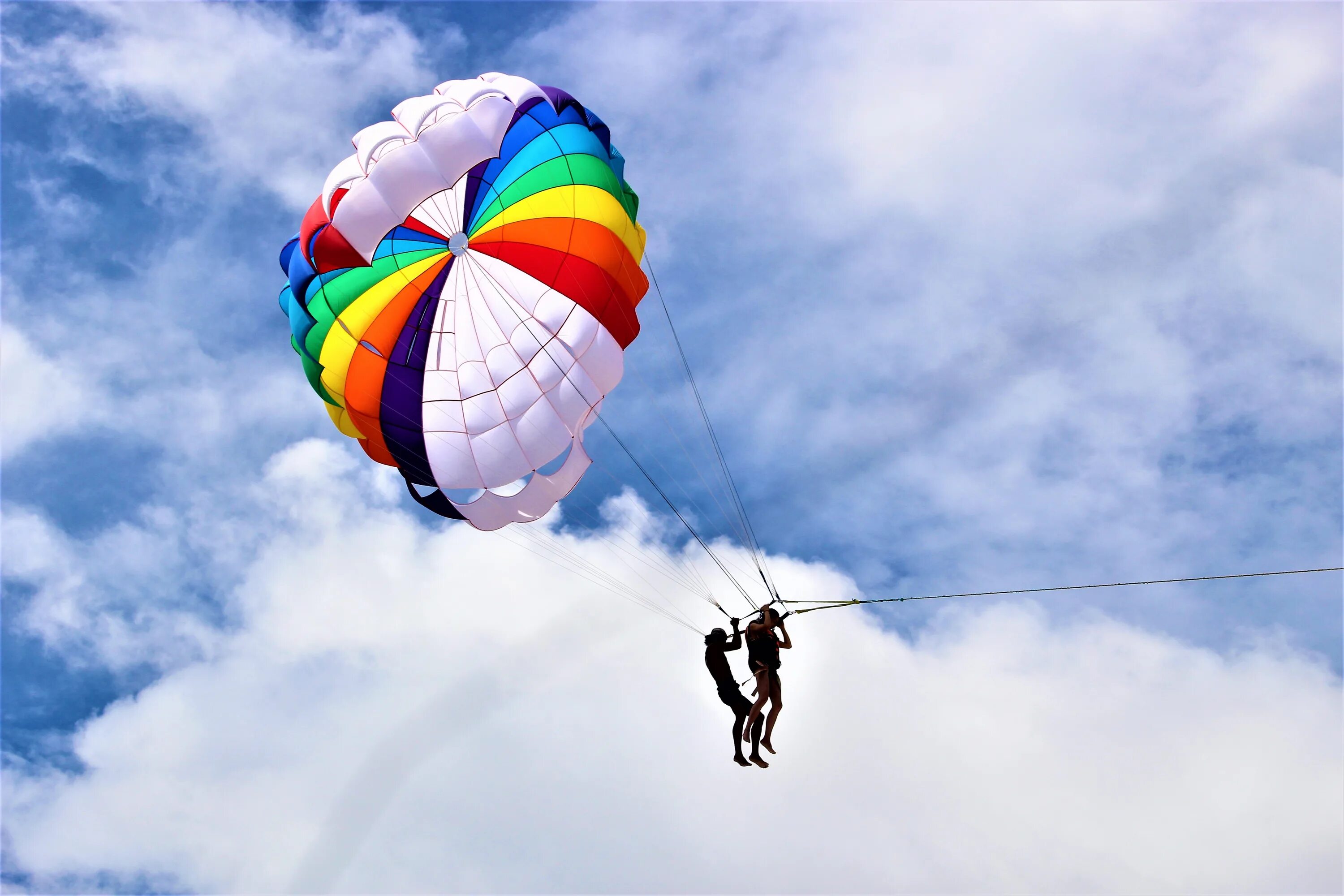 More people are flying. Красивый парашют. Парасейлинг. Разноцветный парашют в небе. С днём рождения парашютисту.