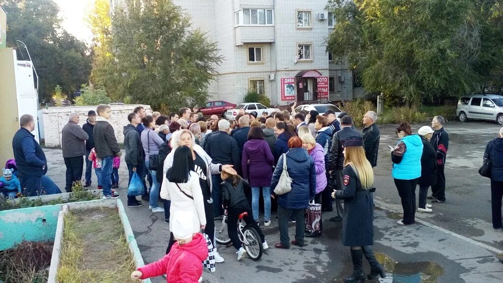 Новости энгельса видео. Похороны в летном Городке Энгельс. Новости Энгельса сегодня последние свежие. Криминальные новости Энгельса в летном Городке за неделю. Новости Энгельса сегодня в Летке.