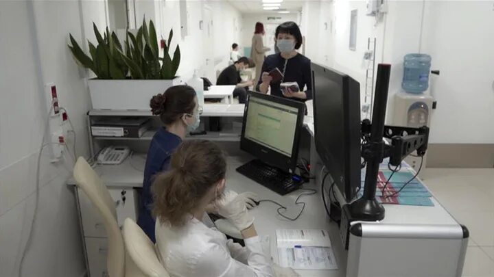 Три дня без больничного. Электронный больничный лист. Больничный при орви. Заявление о продлении отпуска в связи с больничным. Заявление на больничный отпуск.