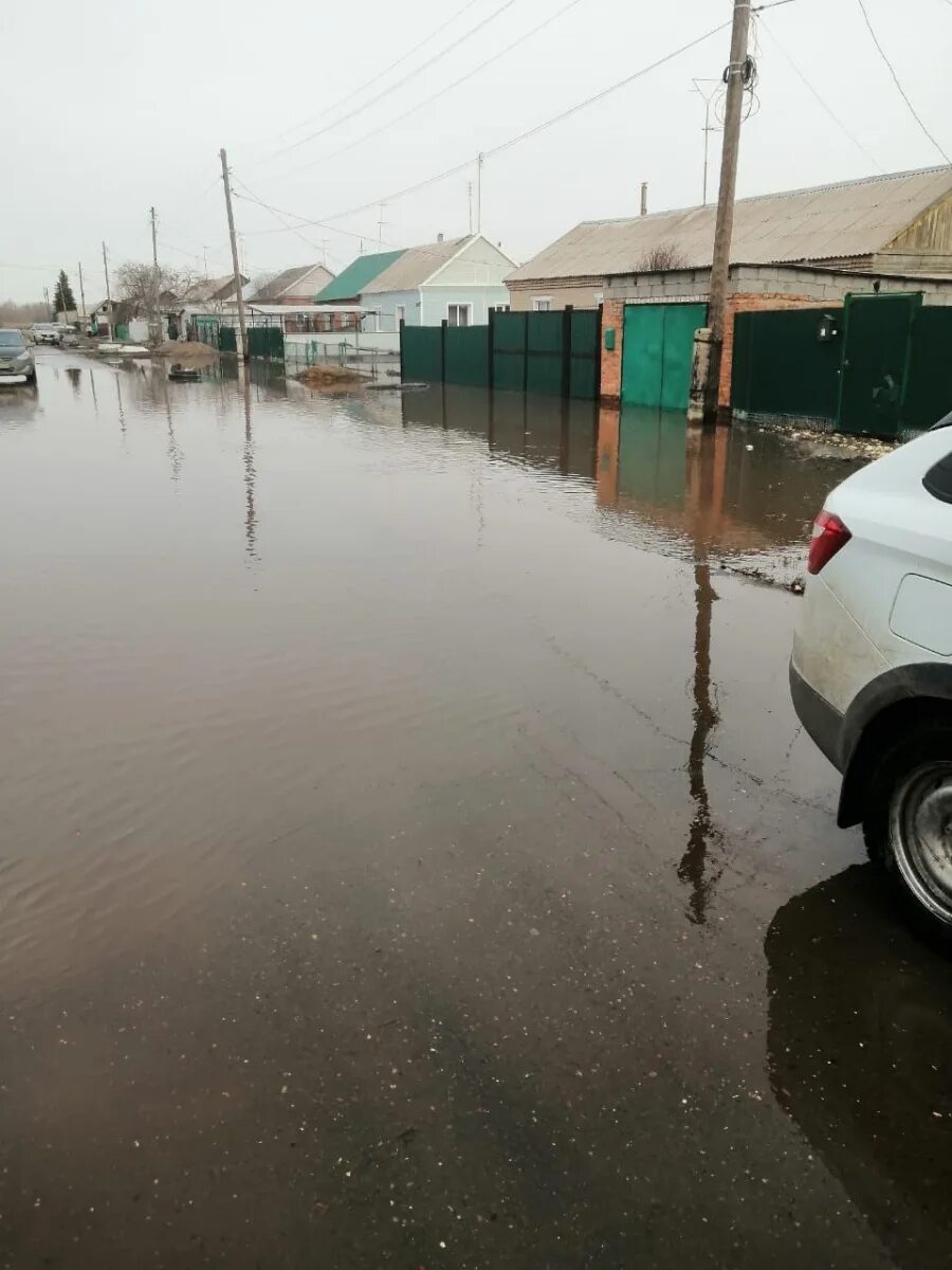 Какие районы затопило в оренбургской. Наводнение. Паводок. Подтопление талыми водами. Паводок в Оренбургской области.