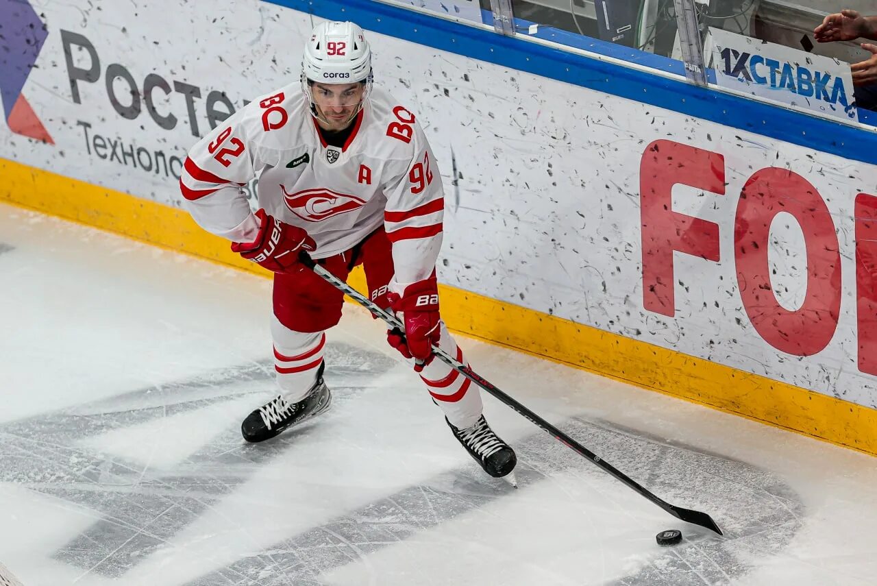 Хоккей 26 декабря. Швейцария в декабре. Виктор тихонов рига динамо рига. Хоккейная команда локомотив ярославль. Акм хоккейный клуб.