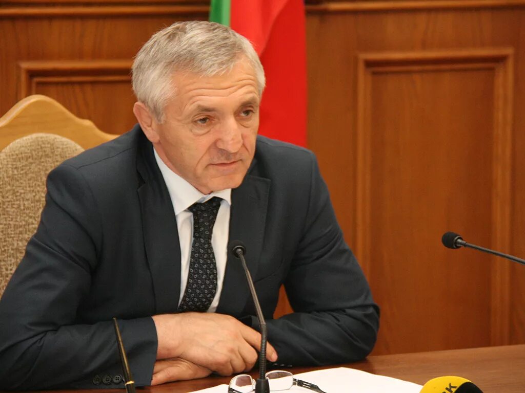 Шахабас шахов приговор. Шамиль курамагомедович исаев. Министр образования дагестана. Шахов министр образования. Министр образования дагестана 1977.