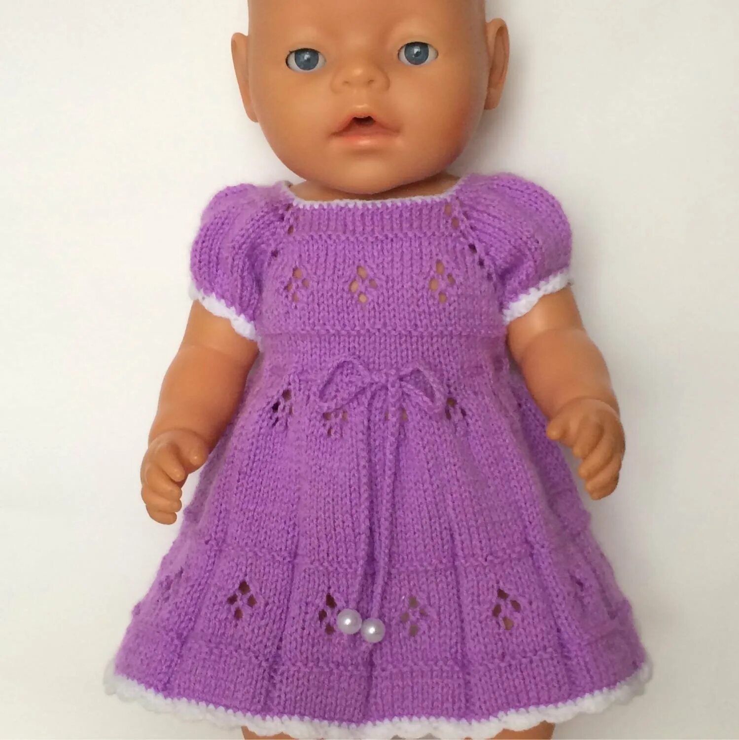 Вяжу пупсам. Вязаное платье для кукол Беби Борн. Платье крючком для куклы Беби Борн. Вязаная одежда для пупсов. Вчзанная одежда для пупсов.