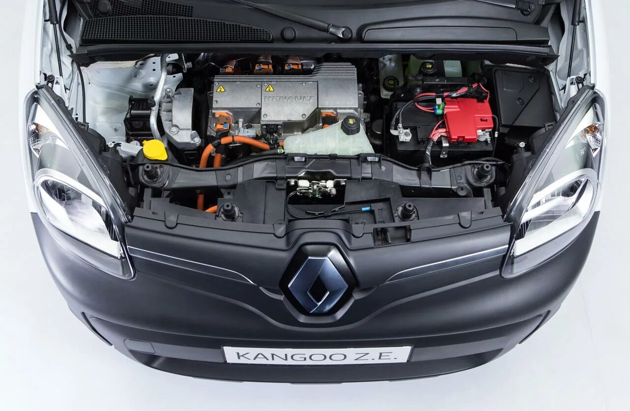 Рено мастер где находится. Кангу 2 под капотом. renault kangoo под капотом. renault kangoo 1.4 моторный отсек. рено кангу моторный отсек.