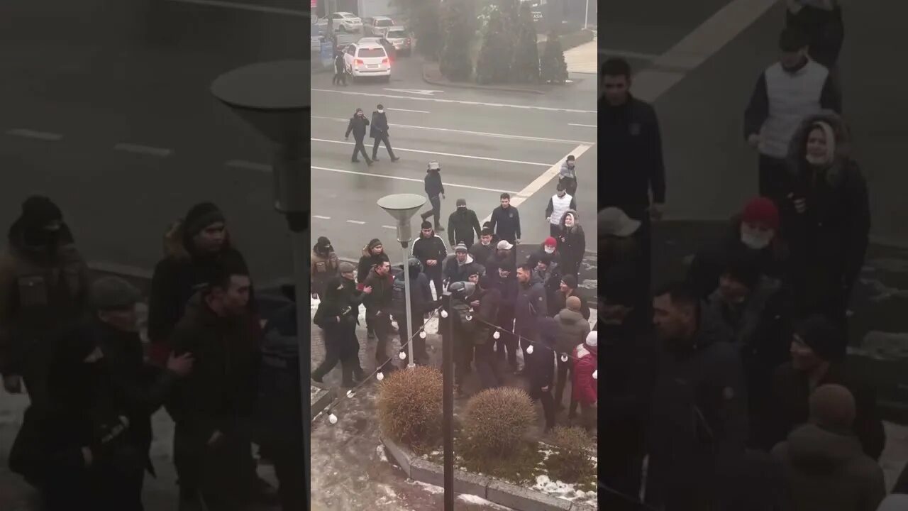 Протестующие в Алмате застрелили силовика. Мужчина выхватил автомат у террориста