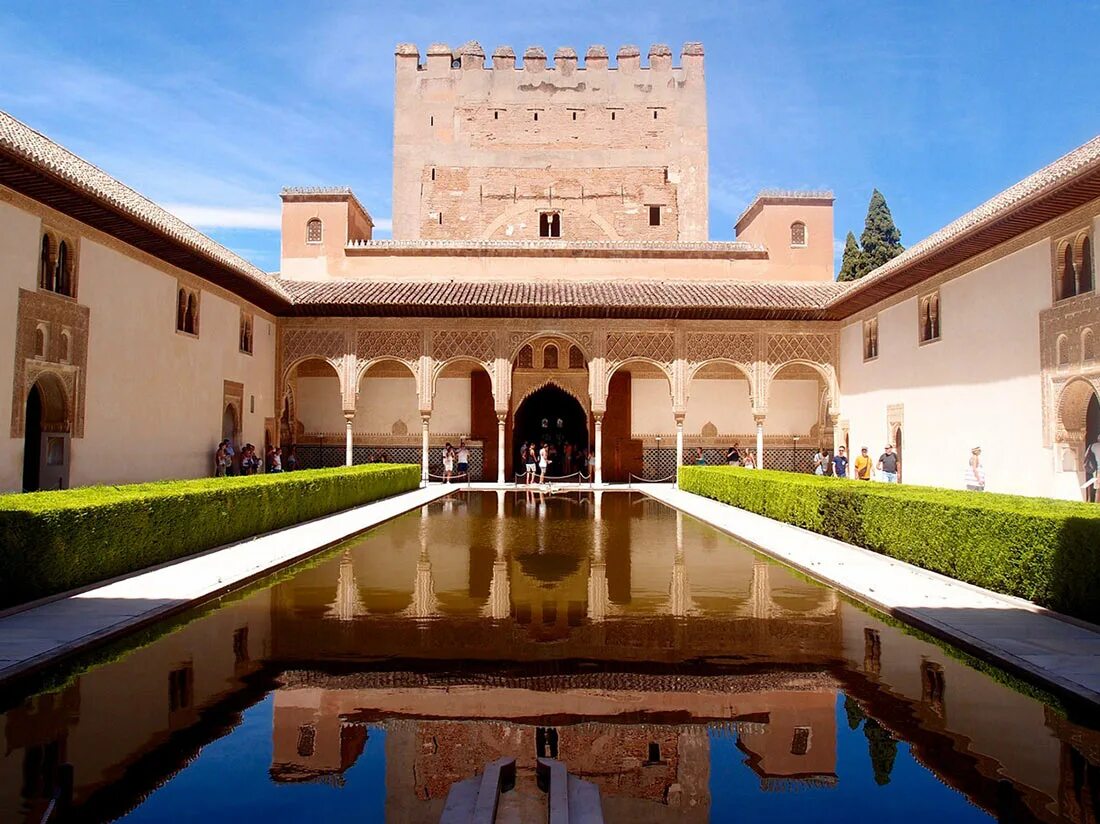 Дворец альгамбра в гренаде. Альгамбра это. Дворец халифа альгамбра. Альгамбра это. Дворец альгамбра в гранаде.