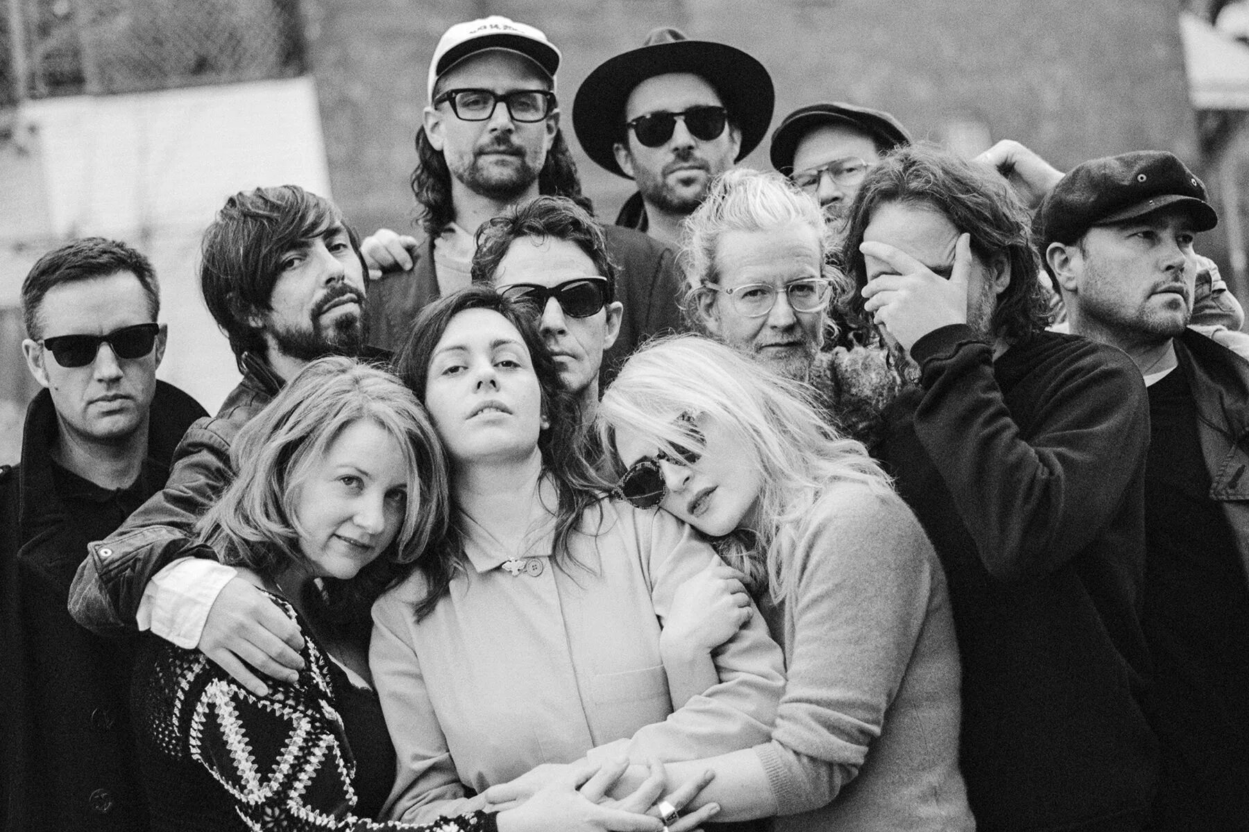 Broken social Scene. Broken social Scene - broken social Scene. Bloom музыкальная группа. Группа Papaya Band. Scene leave