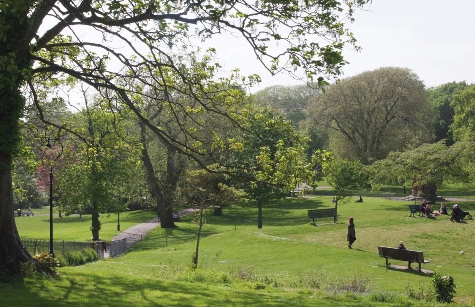 Queen's Park Brighton. Бэлстрод парк. Stanmer Park в Брайтоне. Ганнерсби парк. Park scene