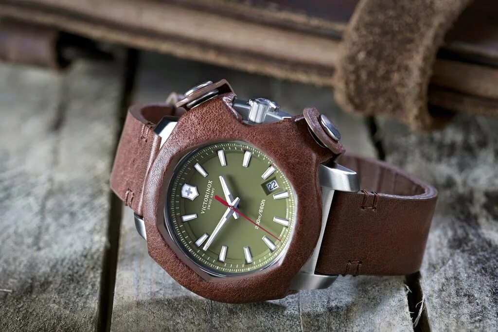 Часы из кожи. Victorinox ремешок часов кожа. victorinox часы мужские кожаный ремешок. карманные часы victorinox. часы викторинокс кожаный ремень.