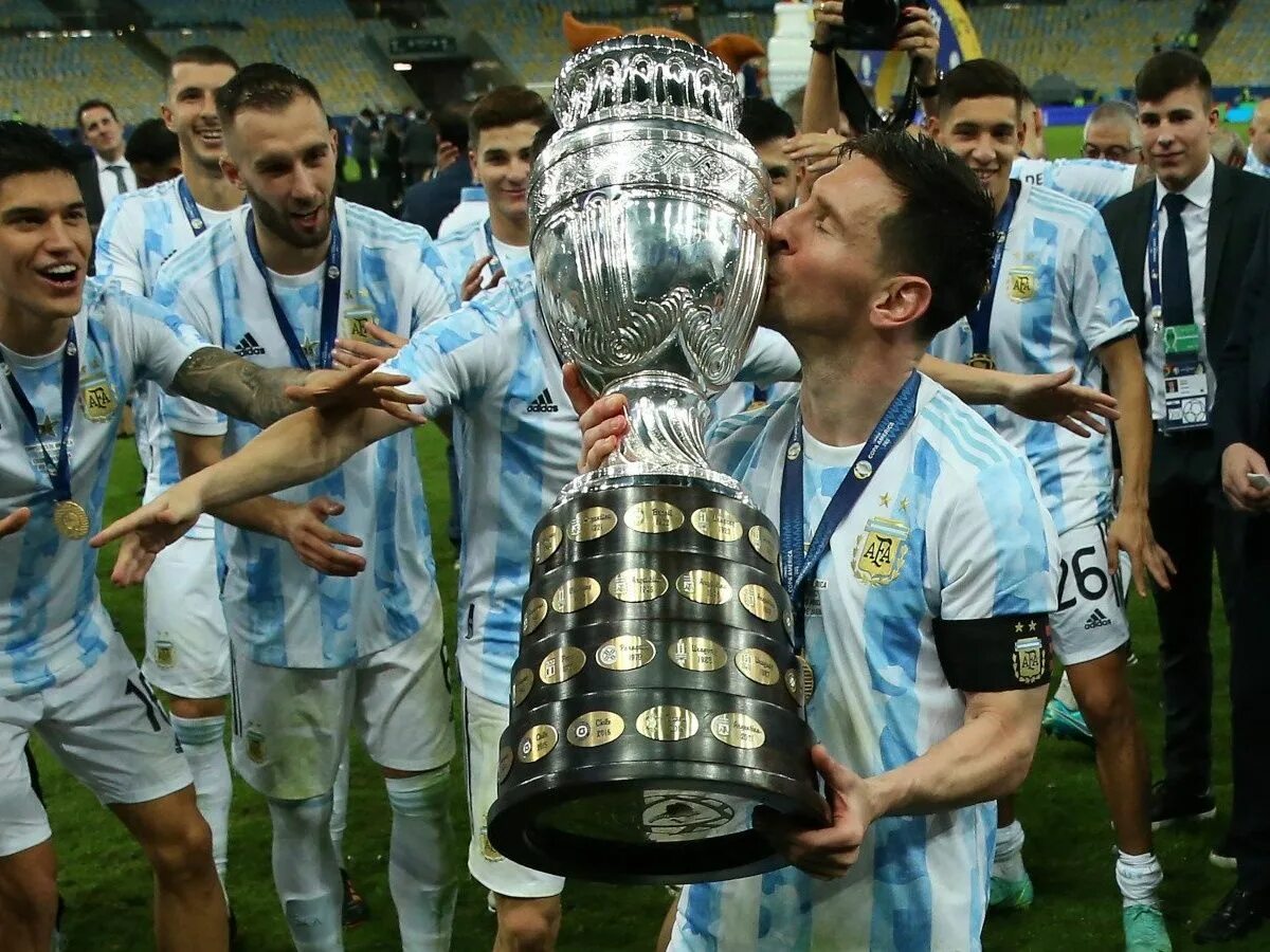 Результаты матчей кубка америки по футболу. Лионель месси копа америка. messi аргентина. месси копа америка 2025. месси выиграл кубок америки.