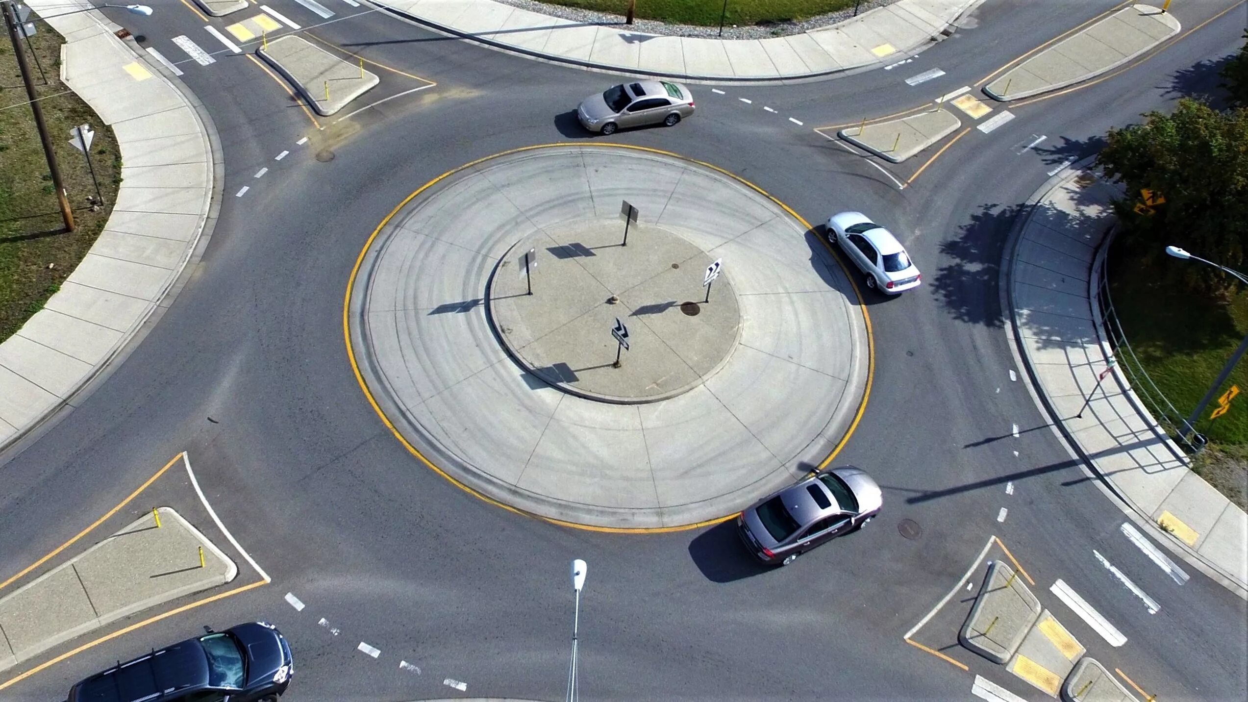 Roundabout кольцевой перекрёсток. 4.3 Круговое движение. Дорожное кольцо. Перекресток сткруговым движением. Как выглядит кольцевая