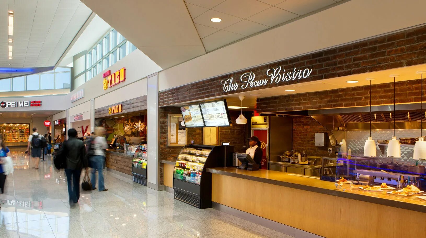 Франкфуртский аэропорт магазины фудкорт Франкфурт. Food Court in Airport. Терминал фуд