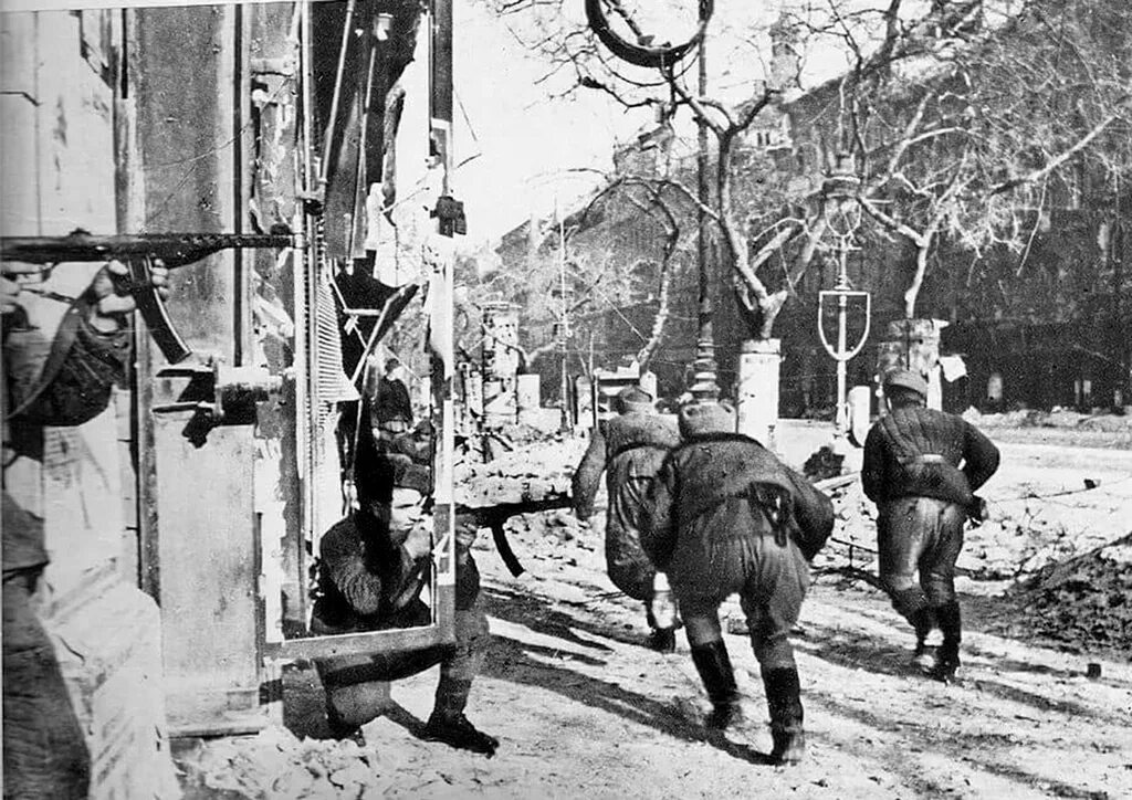 Красная армия 1944. Будапештская операция 1945.