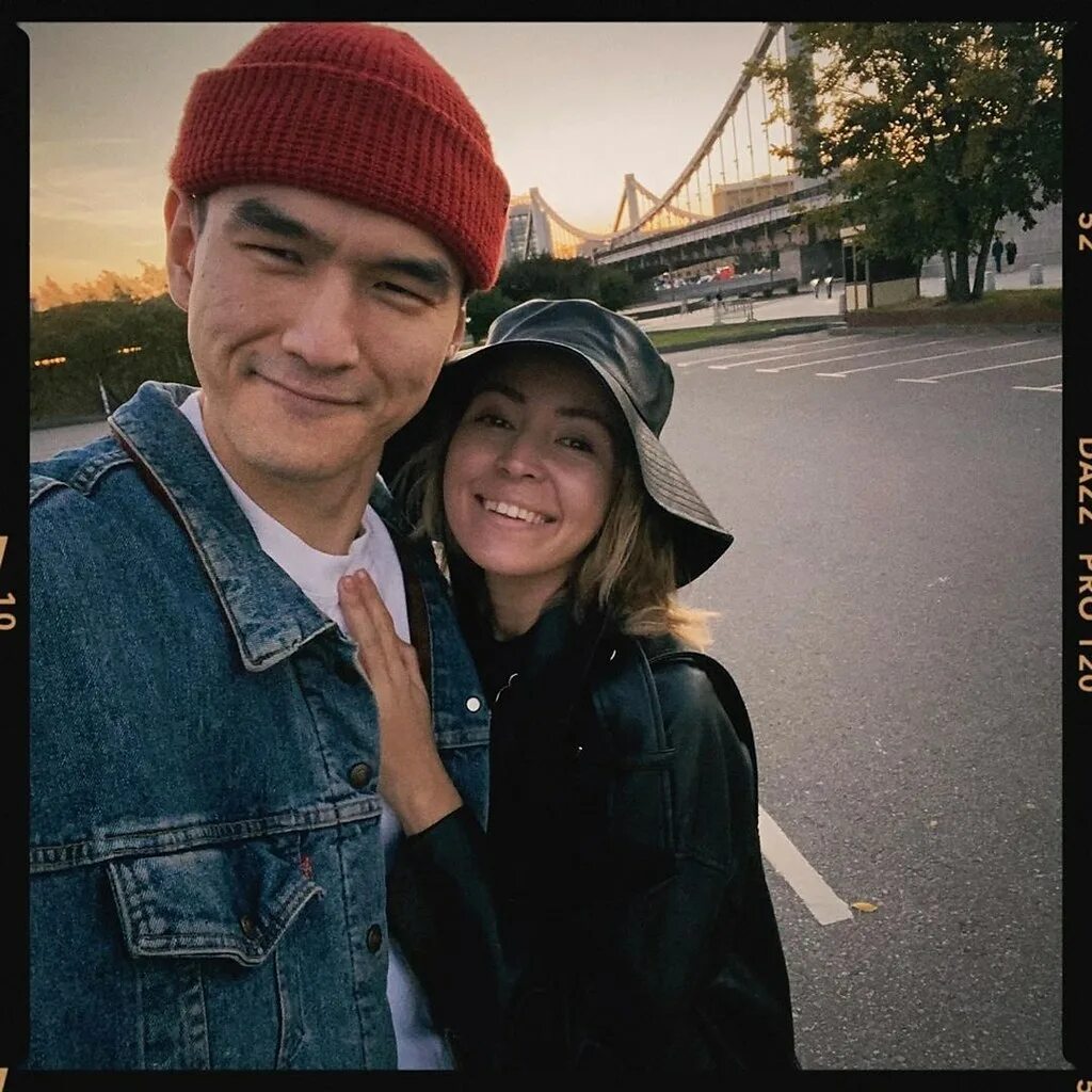 Stand up нурлан сабуров. нурлан сабуров с женой. жена нурлана сабурова 2023. нурлан сабуров семья. сын нурлана самбурова.