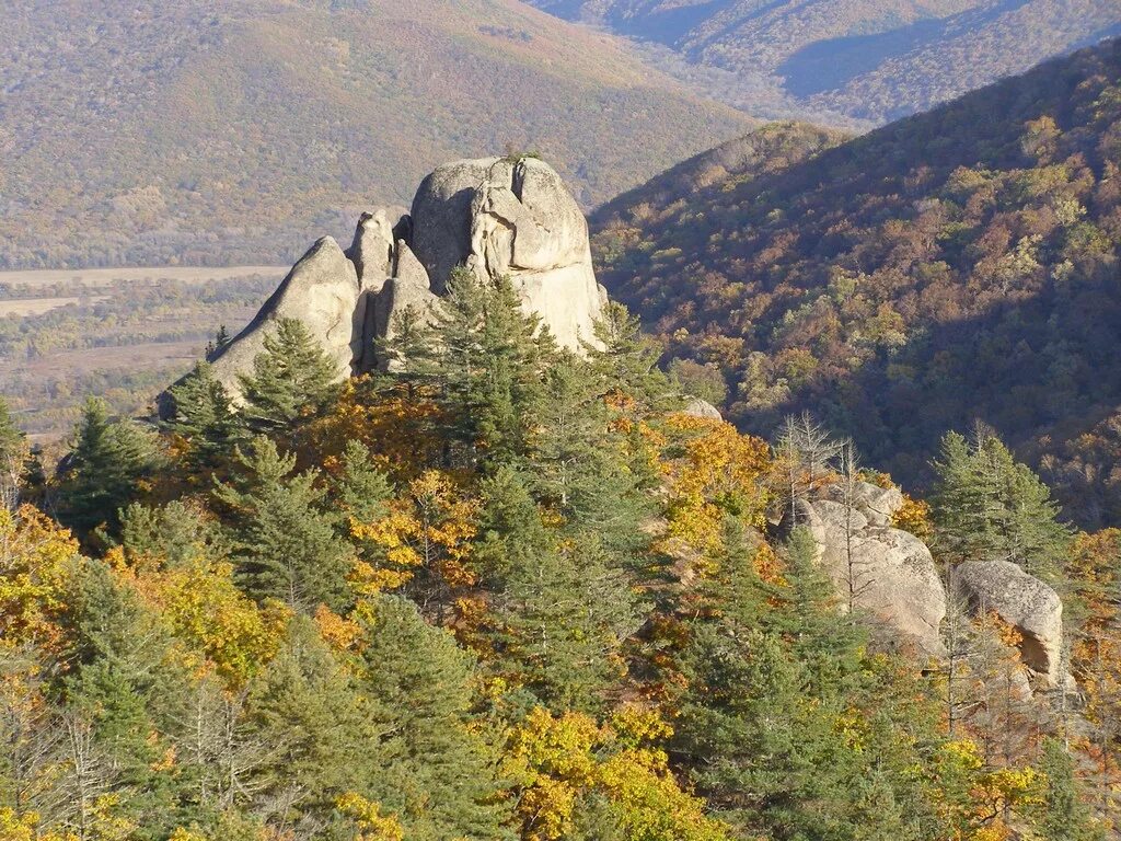 Беневские столбы Приморский край. Скала Беневское поселение Приморский край. Село Беневское Лазовский район. Приморские столбы. Погода беневское