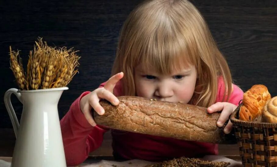 Человек есть хлеб. Глютеновая энтеропатия, целиакия.. Фотосессия с хлебом. Хлеб для детей.