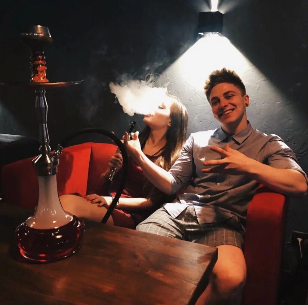 Фотосессия с цветным дымом зимой. Сигаретный дым. Дымок челны. Фон дым. Дымок кальянная люблинская.