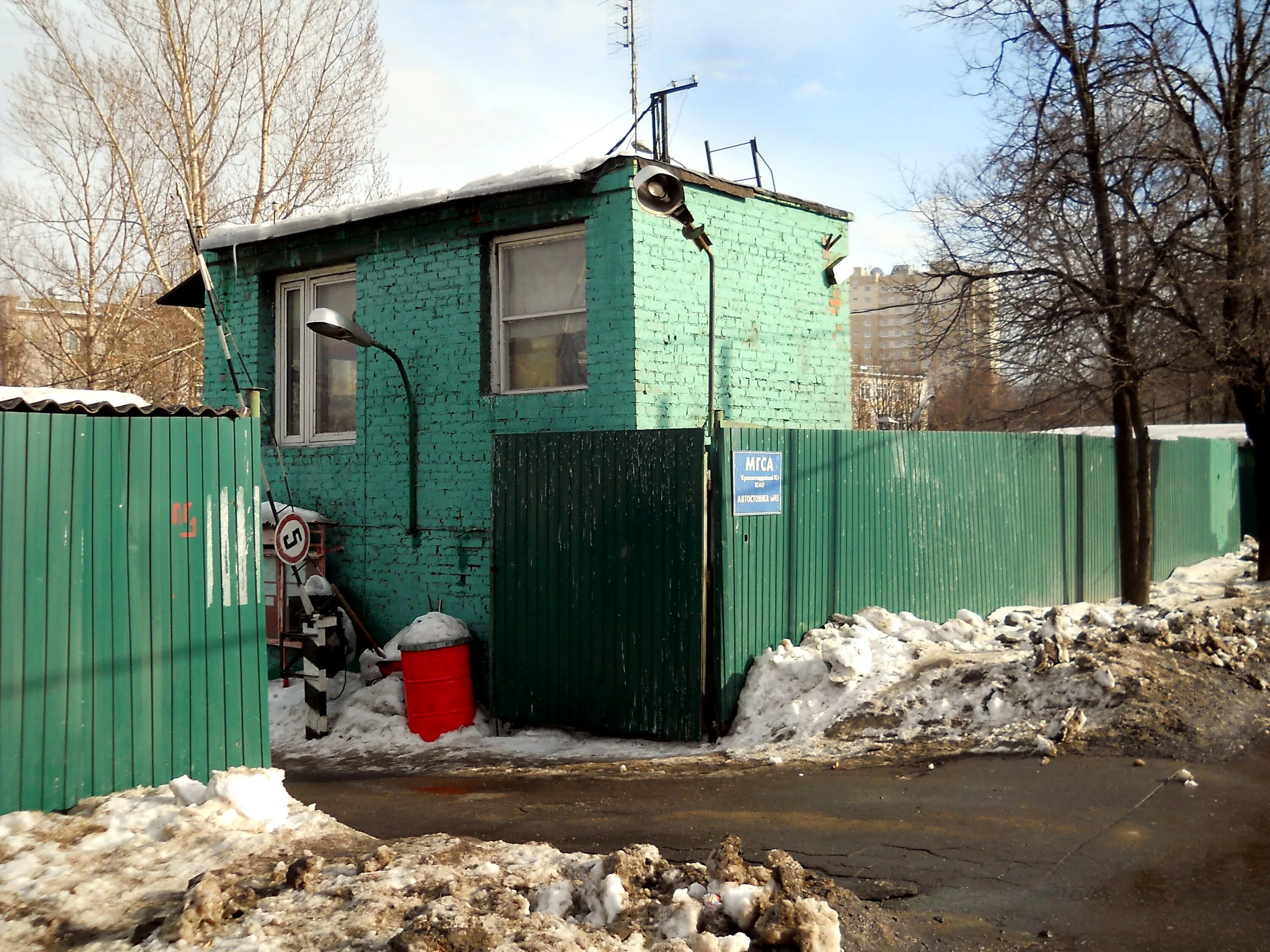 Мгса 35 автостоянка. Мгса 35. Мгса москвы. Поликарпова северного округа. Автостоянка мгса 11 шипиловский проезд юао.