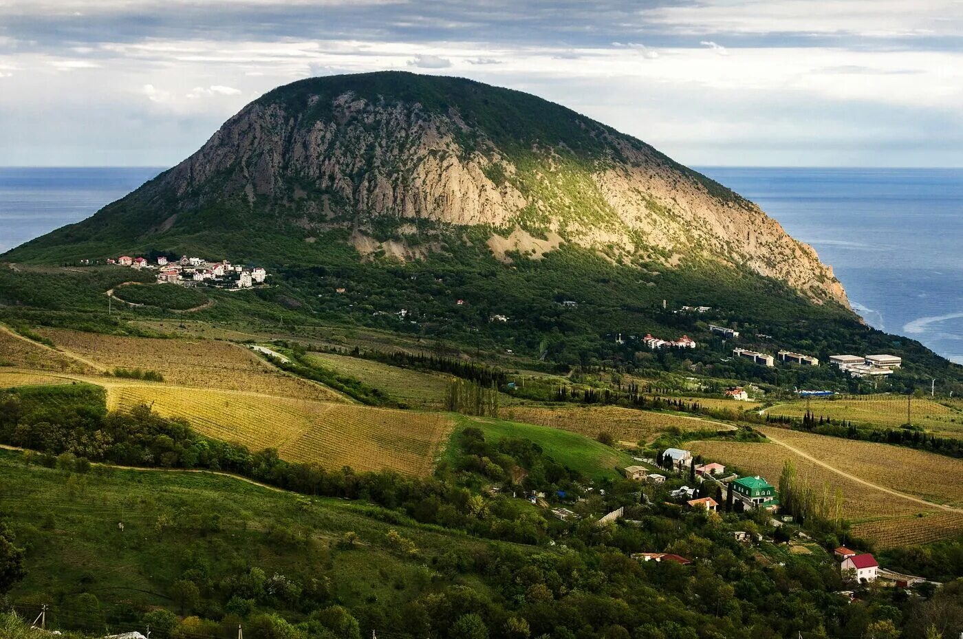 Крым Аю-Даг медведь-гора. Гора медведь в Крыму. Гора аюдаг гора медведь. Ялта медведь гора. Новые земли крым