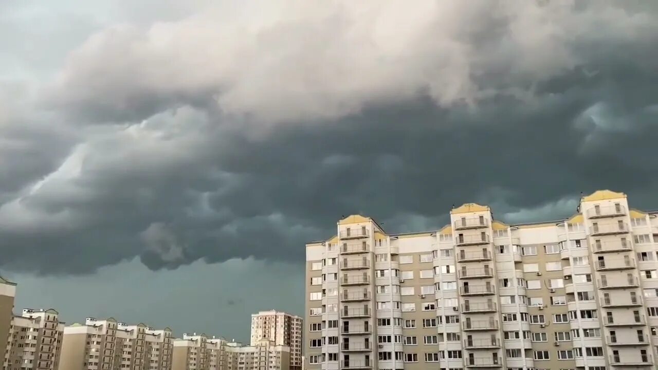 Гроза в Москве. Гроза в Москве сейчас. Дорога гроза. На москву надвигается ураган