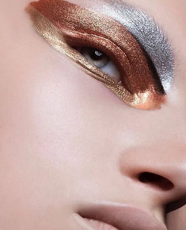 Глазки металлические. Глаз робота. Artdeco metallic eyeliner long-lasting свотчи. Металлический глаз. Механический глаз робота.