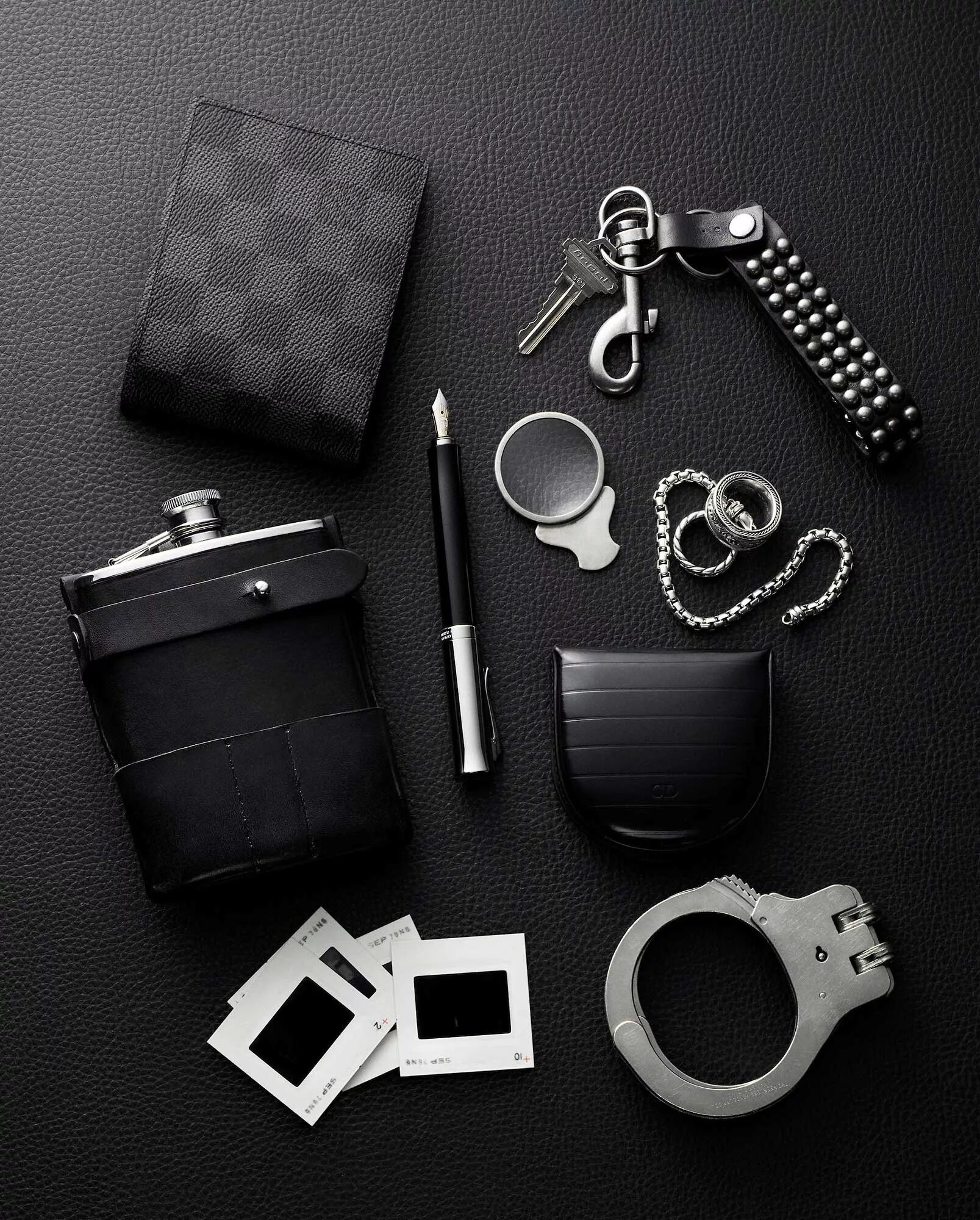 Аксессуары для одежды мужские. Стильные мужские аксессуары. Мужские аксессуары. Мужские предметы. Брутальные аксессуары для мужчин.