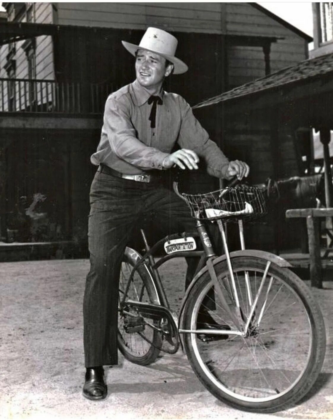 Кадиллак летающая машина. Wayne johnny car. Stutz bearcat (1914). John wayne mcq. Wayne johnny car.