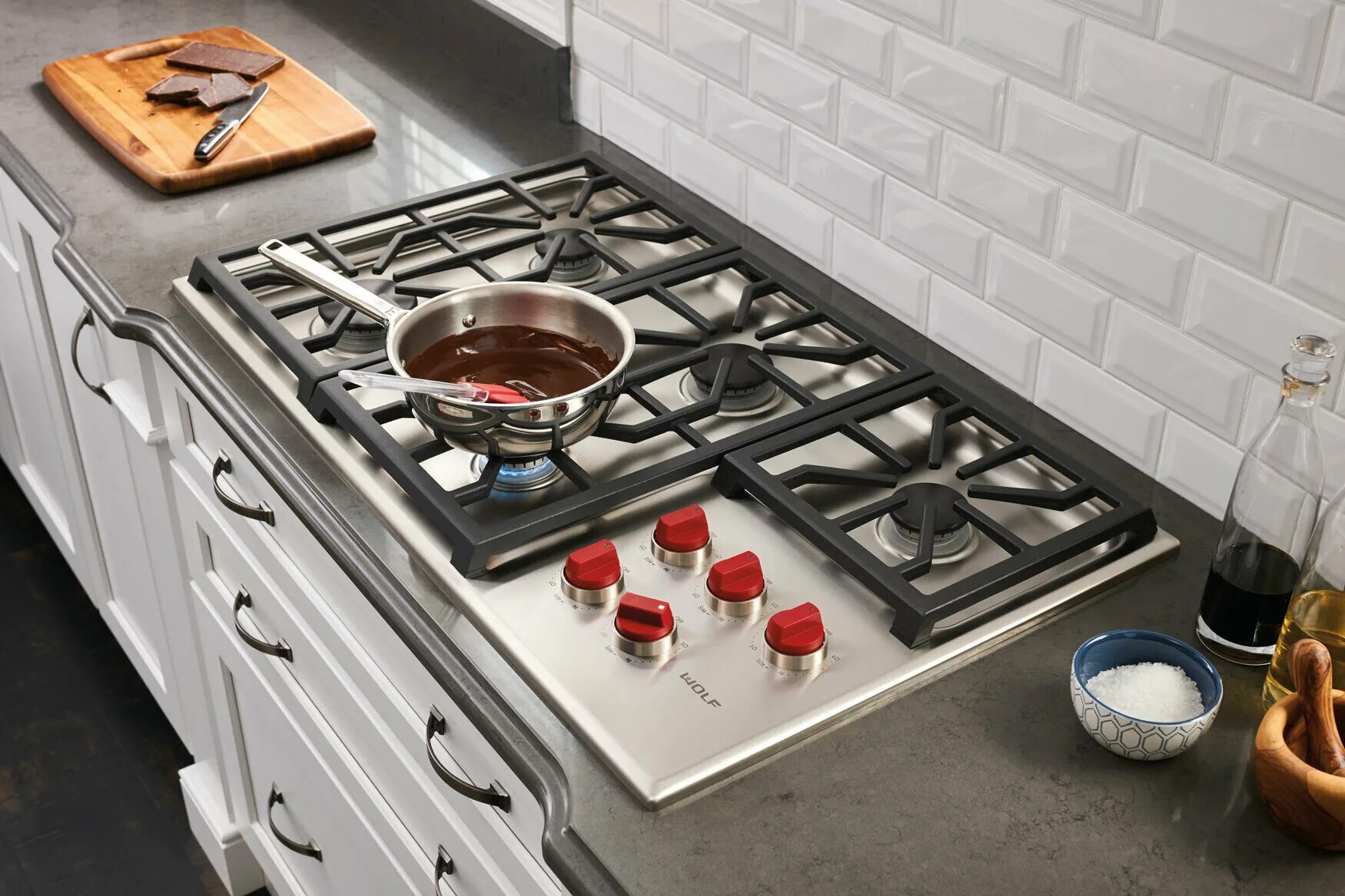 Китчен плита. Отдельностоящая газовая плита в интерьере. Aga cooker бекхэм. Kitchen stove перевод. Kitchen stove перевод.