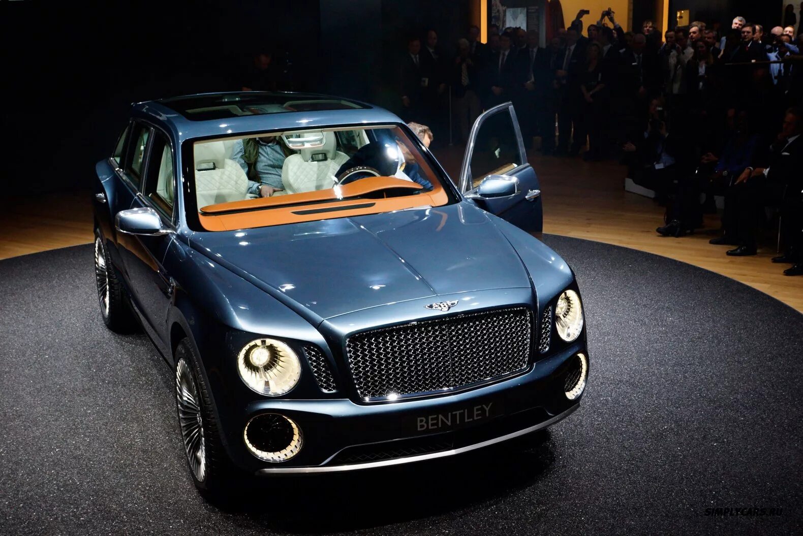 Основные автомобили. Bentley Exp 9 f. Новый внедорожник Bentley Exp 9f. Bentley Exp 9. Bentley Exp 9 f салон.