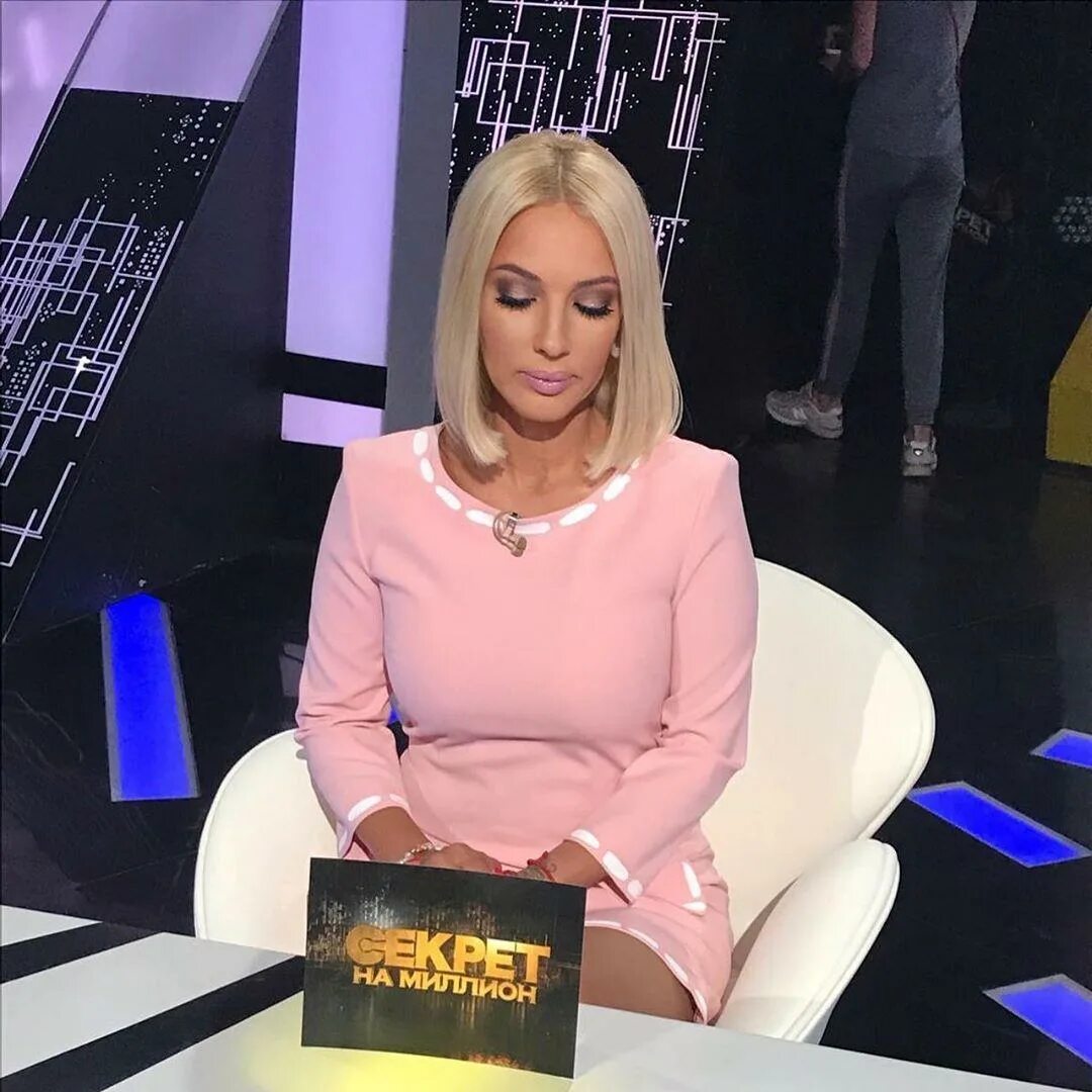 Варнава и хрусталев. Программа секрет кто ведет. Хрусталёв и варнава передача на тнт. Шоу на тнт варнава и хрусталев. Екатерина варнава секрет тнт.