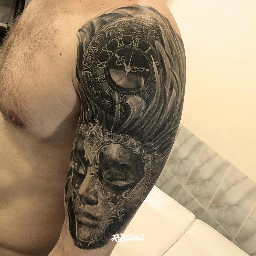Тату на плече маска. Тату две маски. Тату на плече маска. Тату девушка в маске. Тату на плечо маска.