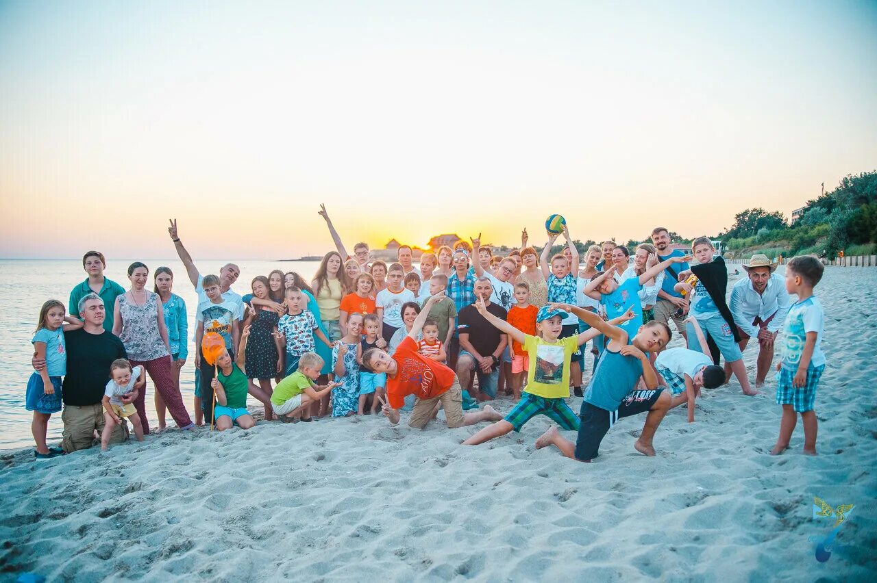 семейный лагерь. палаточный лагерь в калужской области. детский семейный лагерь. семейный лагерь на природе. семейный лагерь 7 футов.