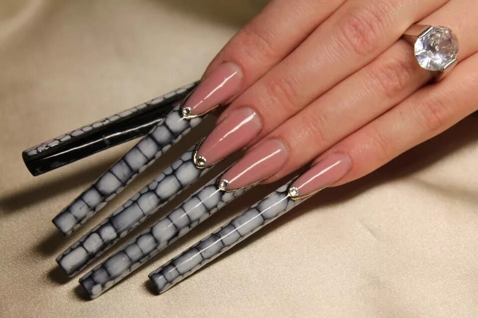 Edge nails