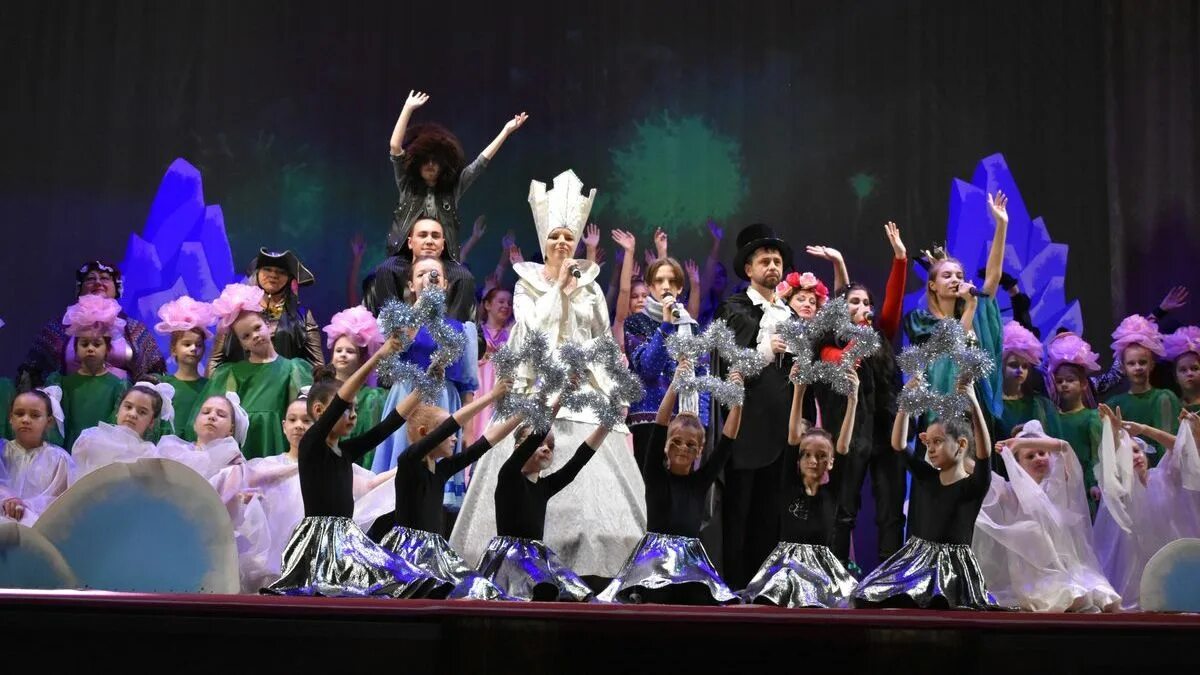 Снежная королева филармония уфа. Снежная королева центр культуры. Снежная королева спектакль королев. Новогодняя афиша снежная королева. Мюзикл снежная королева.