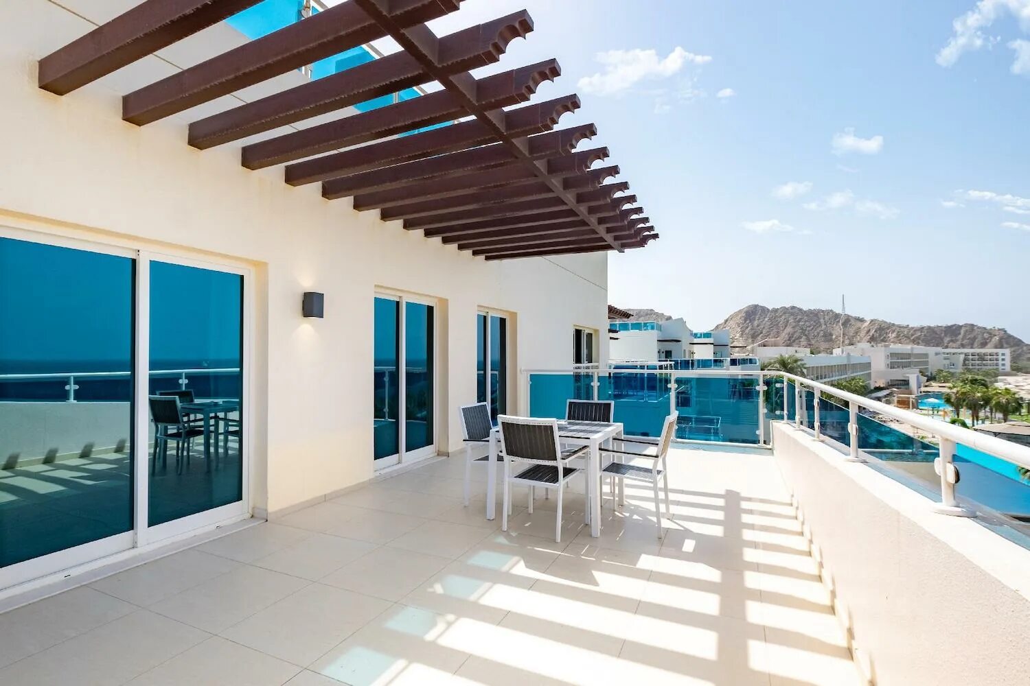 Рэдиссон блу резорт фуджейра. Дубай radisson blu resort fujairah 5. the radisson blu resort fujairah 5* фуджейра, 50 м до моря. the radisson blu resort fujairah 2025. club mega sathe radisson blu resort fujairah 5*.