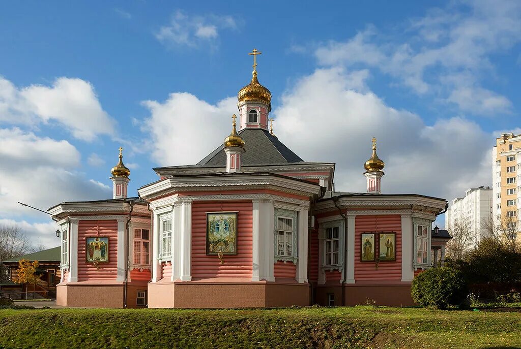 Храм преображения господня в богородском. Деревянный храм преображения в богородском. москва преображенская церковь богородское. богородский район москвы строящийся храм.