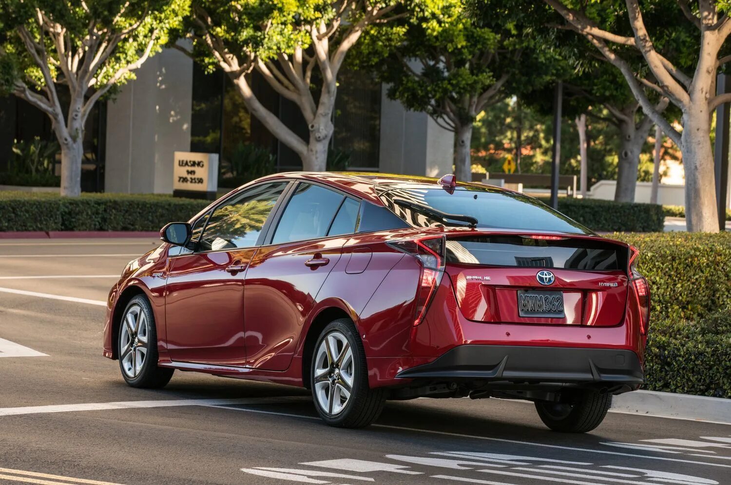 Тойота приус электромобиль. Toyota prius plus 2014. Toyota prius plus 2014. Ниссан приус электромобиль. Японские автомобили гибрид.