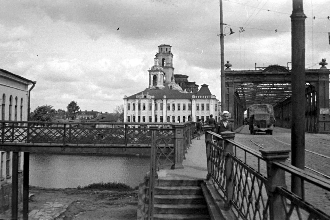 Разрушенный орел. Красный мост 1943 г Орел. Орел в годы Великой Отечественной город Орел 1943 год. Оккупация орла в 1941. Орел Покровская Церковь оккупация.