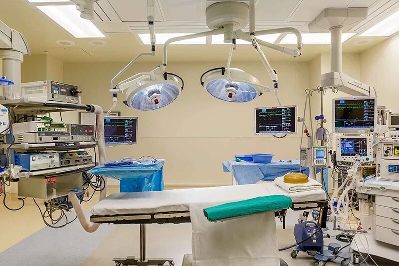 медицинские изделия. операционное оборудование. операционная комната в хирургическом отделении.