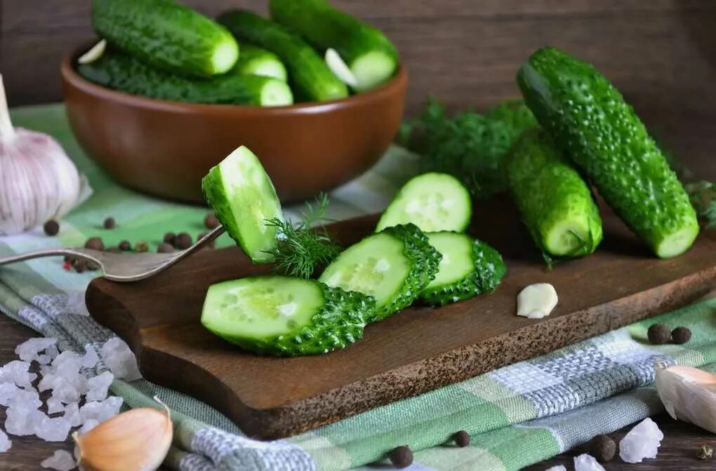 Что такое пастикончики с огурчиком. Солёные огурцы. Надо ли замачивать огурцы. Огурцы малосольные апекс. Что такое пастикончики с огурчиком.