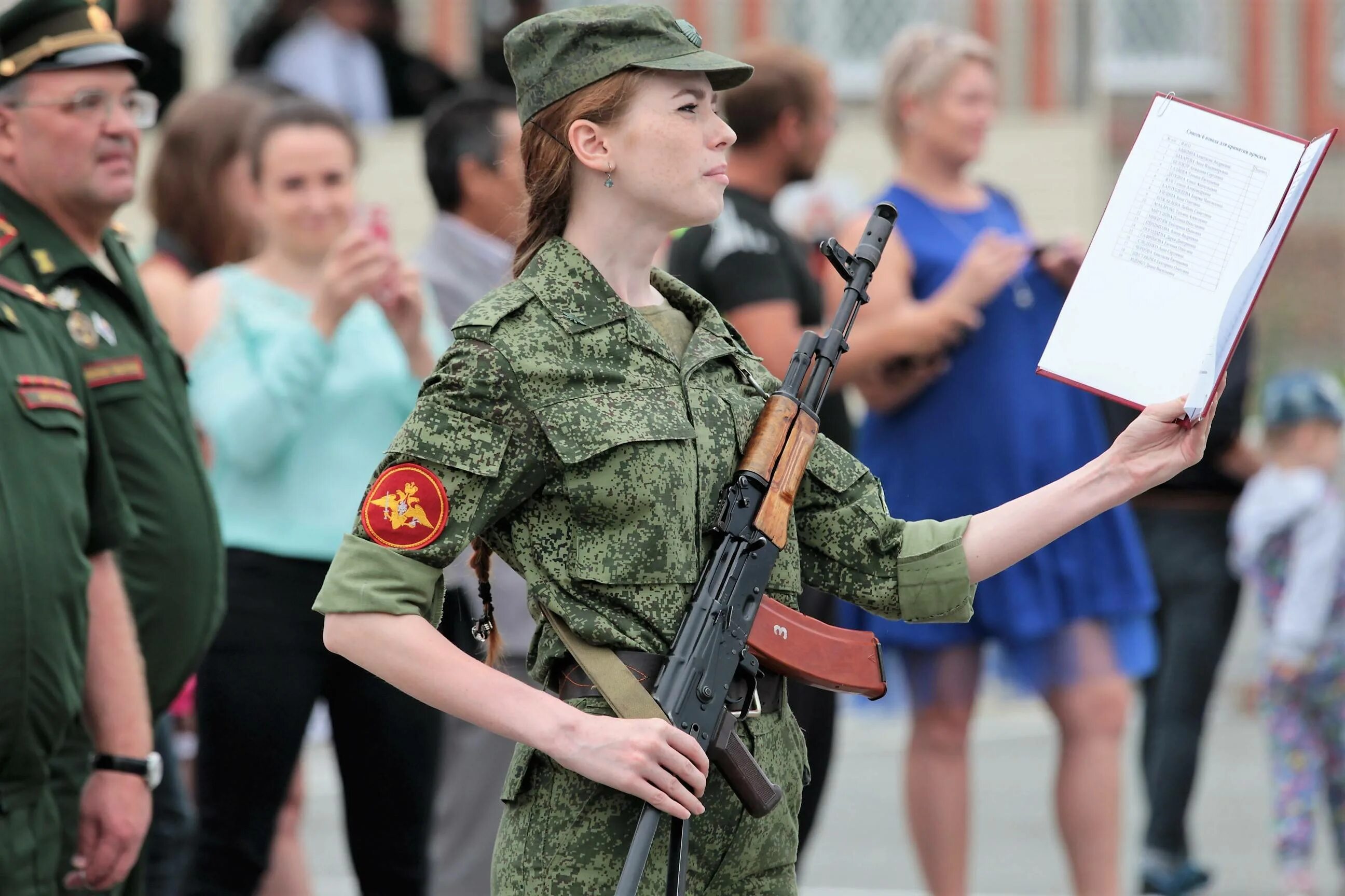 Военнообязанные лицо. Присяга воина РФ. Ритуал приведения к военной присяге. Принятие военной присяги. Ритуал проведения военной присяги.